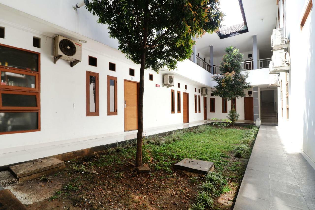 Sapadia Guest House Bandung Buitenkant foto